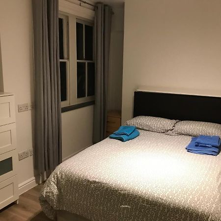 West Kensington 3 Bedroom Apartment London Bagian luar foto