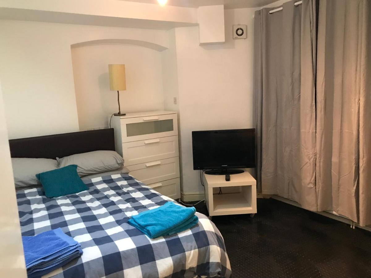 West Kensington 3 Bedroom Apartment London Bagian luar foto