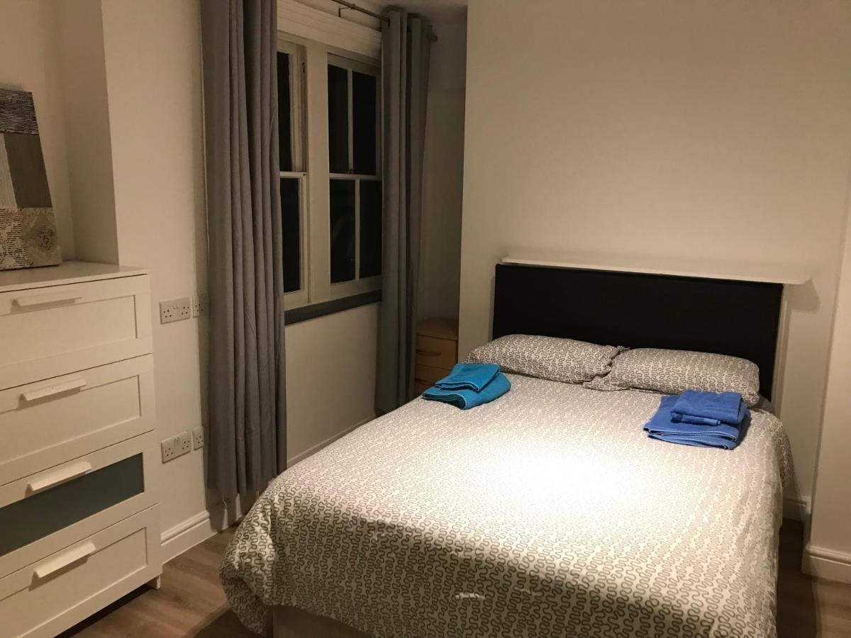 West Kensington 3 Bedroom Apartment London Bagian luar foto