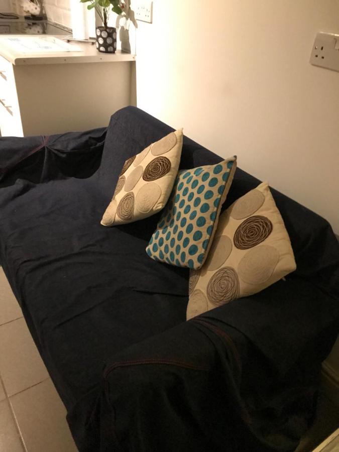 West Kensington 3 Bedroom Apartment London Bagian luar foto
